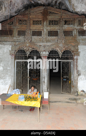 Die buddhistischen Höhle Pak Ou am Fluss Mekong in der Nähe von Luang Prabang, Laos Stockfoto