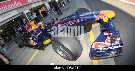 Der Australische Formel-1-Prominente Mark Webber von Red Bull fŠhrt bin Freitag (09.07.2010) Beim Ersten Training Auf der überholungsfreien in Silverstone in England aus Seiner Box. Bin Fintel begann Mit Dem Gro§en Preis von Gro§britannien Das Zehnte Rennen der Formel-1-Saison 2010.  Foto: Carmen Jaspersen dpa Stockfoto