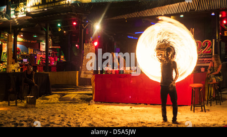 Vollmondnacht in Haad Rin Beach of Koh Phangan, Thailand. 2011 wird ein Foto aufgenommen. Stockfoto