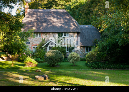 Reetdachhaus im Dorf Lockeridge, Wiltshire, UK Stockfoto