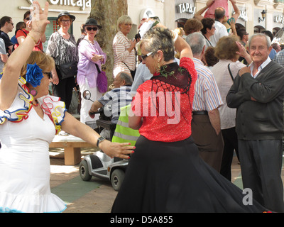 Tänzer in Kostüm Nerjas Festival von San Isidro. Stockfoto