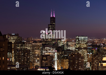 WILLIS TOWER SCHLEIFE SKYLINE VON 900 NORTH MICHIGAN AUF DEM DACH DOWNTOWN CHICAGO ILLINOIS USA Stockfoto