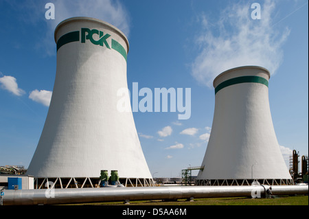 Schwedt / Oder, Deutschland, Kuehltuerme PCK Raffinerie Stockfoto