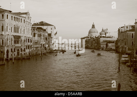 Blick auf den Canal grande und der Basìlica Santa Maria della Salute Stockfoto