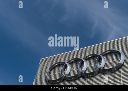 Berlin, Deutschland, das Audi-Logo auf dem Gebäude des neuen Standortes in Adlershof Stockfoto