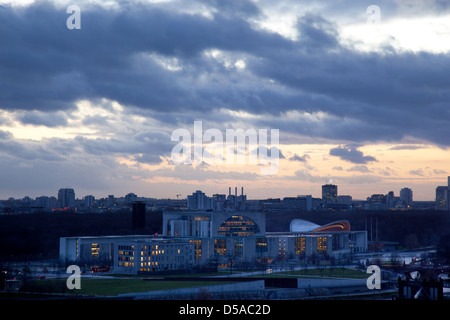 Berlin, Deutschland, im Kanzleramt in der Dämmerung Stockfoto