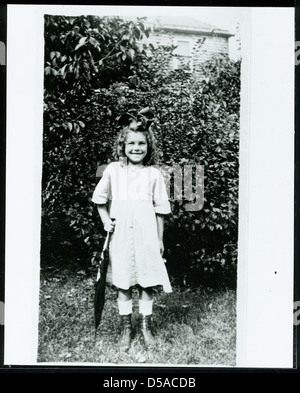 Foto eines Schulkindes, das an Gesundheits- und Ernährungsprogrammen teilgenommen hat. Das Image ist Teil der Cornell University, die Schulen und Bildungseinrichtungen anspricht und die Bedeutung von Ernährung und Gesundheitserziehung unterstreicht. Stockfoto