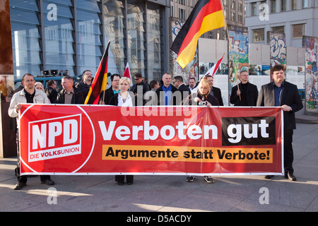 Berlin, Deutschland, NPD-Mitglieder gegen ein Verbot der Partei demonstrieren Stockfoto