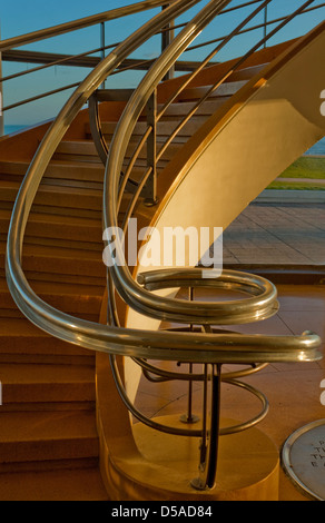 Die Treppe im Inneren De La Warr Pavilion Bexhill East Sussex Stockfoto