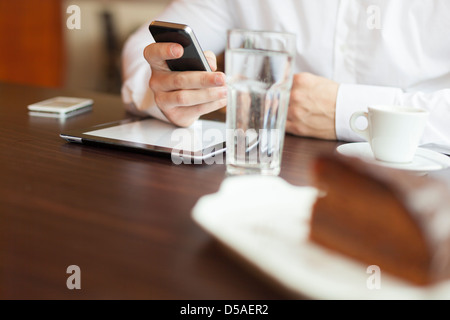 Geschäftsmann auf Kaffeepause im restaurant Stockfoto