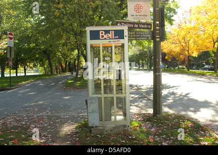 Eine Glocke Phonebooth befindet sich in der Hochebene von Montreal, Quebec. Lee Brown/die kanadische Pressebilder Stockfoto