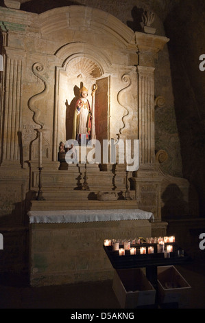 Seitenaltar in der Monolithic-Kirche, St. Emilion Stockfoto