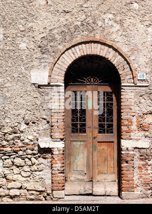 Tremosine, Italien, Eingang in das historische Zentrum von Tremosine Stockfoto