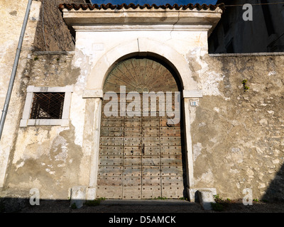 Tremosine, Italien, in der historischen Mitte der Einfahrt Tremosine Stockfoto