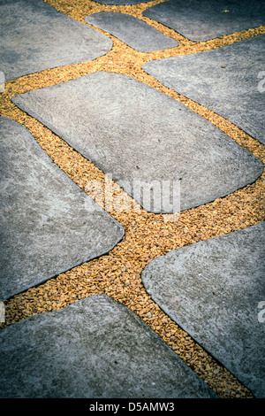 Abstraktes Steinpflastermuster in einem japanischen Garten in Adelaide, South Australia. Stockfoto
