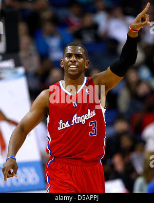 New Orleans, Louisiana, USA. 27. März 2013. Los Angeles Clippers point Guard Chris Paul (3) während der NBA-Basketball-Spiel zwischen den New Orleans Hornets und den Los Angeles Clippers in der New Orleans Arena in New Orleans, Louisiana reagiert Cal-Sport-Medien / Alamy Live News Stockfoto