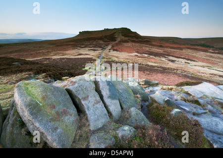 Blick von Carl Wark in Richtung Higger Tor, der Peak District National Park. Stockfoto