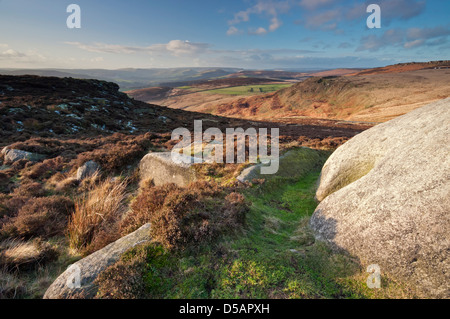 Blick vom Higger Tor in Richtung Hope Valley, der Peak District National Park. Stockfoto