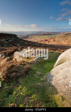 Blick vom Higger Tor in Richtung Hope Valley, der Peak District National Park. Stockfoto