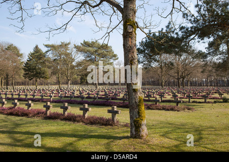 Deutschen Soldatenfriedhof am Kattenbos Lommel in Belgien mit 542 tot von WW I und 38.560 tot aus dem zweiten Weltkrieg. Stockfoto