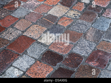 Hintergrundtextur feuchte alte Granit gepflasterten Straße Stockfoto