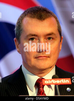 Willie Walsh, Chief Executive Officer (CEO) der Fluggesellschaft British Airways nimmt an einer Pressekonferenz in Berlin, Deutschland, 27. Juli 2010. Foto: Wolfgang Kumm Stockfoto