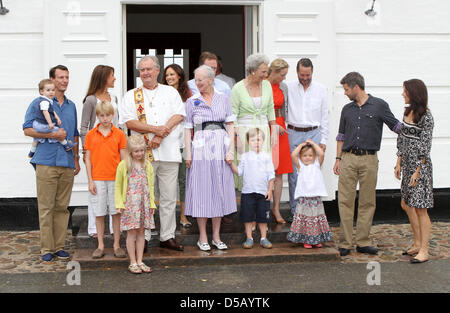 (L-R) Dänischer Prinz Joachim mit Sohn Henrik, Prinzessin Marie, Prinzgemahl Henrik, Carina Axelsson, Prinz Gustav Zu Sayn-Wittgenstein-Berleburg, Königin Margrethe, Prinzessin Alexandra, Prinzessin Benedikte, Jefferson-Friedrich Volker Benjamin Count von Pfeil und Klein-Ellguth, Kronprinzessin Mary, Kronprinz Frederik und die Kinder (vorne, l-R) Richard Graf, Gräfin Ingrid, Pri Stockfoto