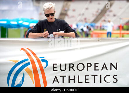 Deutsche Hochspringerin Ariane Friedrich bereitet ihr Sprung im Olympiastadion Lluis Companys während der Europameisterschaften in Barcelona, Spanien, 30. Juli 2010. Foto: Bernd Thissen Stockfoto