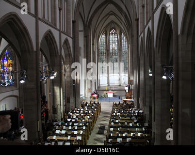 Oekomenischer Gottesdienst Für sterben die Opfer der Loveparade-Veranstaltung in der Duisburger Salvatorkirche. (Foto: Uta Wagner/Staatskanzlei NRW) Stockfoto