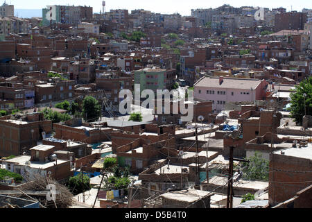 Ein Datei-Bild datiert 31. Mai 2009 von einer Stadtansicht von Diyarbakir, Türkei. Mit einer geschätzten Bevölkerung von 1 Million Einwohnern, Diyarbakir ist einer der weltweit größten kurdischen Städten. Foto: Tom Schulze Stockfoto