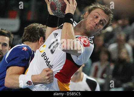 Handball-Länderspiel Deutschland - Insel bin Samstag (09.01.2010) in der Arena Nürnberger Versicherung in Nürnberg (Mittelfranken): Der Deutsche Michael Kraus (r) Kämpft Mit Dem Isländer Robert Gunnarsson äh Höhle Ball. Foto: Daniel Karmann Dpa/lby Stockfoto