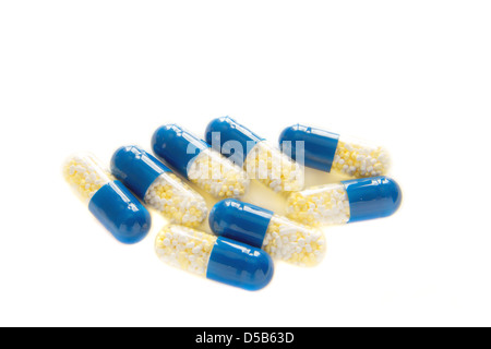 Tabletten Tabletten isoliert auf weiss Stockfoto