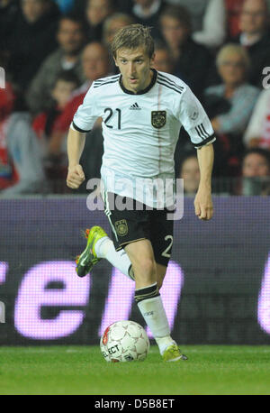 Deutschlands Marko Marin spielt den Ball während der internationalen Fußballspiel Dänemark gegen Deutschland im Parken-Stadion in Kopenhagen, Dänemark, 11. August 2010. Das Spiel Dänemark gegen Deutschland endete mit einem Unentschieden: 2: 2. Foto: Marcus Brandt Stockfoto