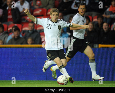 Deutschlands Marko Marin spielt den Ball während der internationalen Fußballspiel Dänemark gegen Deutschland im Parken-Stadion in Kopenhagen, Dänemark, 11. August 2010. Das Spiel Dänemark gegen Deutschland endete mit einem Unentschieden: 2: 2. Foto: Marcus Brandt Stockfoto