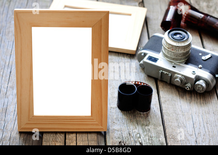 Alte leere Fotos Rahmen mit Retro-Kamera Hintergrund Konzept Stockfoto
