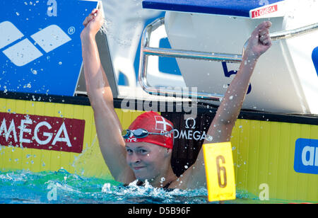 Dänische Schwimmerin Lotte Friis lächelt und Jubel nach dem Frauen 800 Meter Freistil bei den schwimmen Europameisterschaften im Hajos Alfred-Tamas Szechy Baden Arena in Budapest, Ungarn, 12. August 2010. Foto: Bernd Thissen Stockfoto