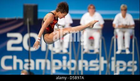 Deutsche Taucher Christin Steuer in Aktion während der Endrunde der Frauen 10-Meter hohe Tauchen Wettbewerb Europameisterschaften schwimmen in der Schwimmhalle Hajos Alfred-Tamas Szechy in Budapest, Ungarn, 12. August 2010. Foto: Bernd Thissen Stockfoto