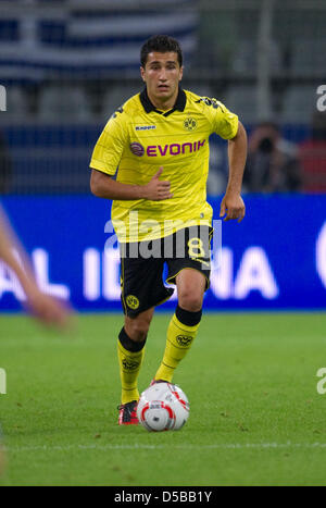 Dortmunds Nuri Sahin steuert den Ball während der UEFA Europa League Play-offs 1. Bein Borussia Dortmund gegen Qarabag FK in Dortmund, Deutschland, 19. August 2010. Dortmund gewann das Hinspiel mit 4: 0. Foto: Bernd Thissen Stockfoto