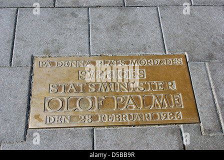 Gedenktafel an der Stelle des Attentats, lesen: "hier war Schwedens Ministerpräsident Olof Palme ermordet 28.2.1986 Stockfoto