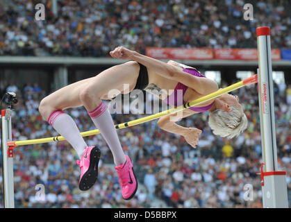 Deutsche Hochspringerin Ariane Friedrich löscht die Leiste der ISTAF World Challenge im Olympiastadion in Berlin, Deutschland, 22. August 2010. Friedrich fuhr fort, um den Wettbewerb zu gewinnen. Foto: Rainer Jensen Stockfoto