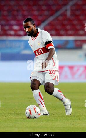 Stuttgarts Cacau Kontrollen den Ball während der UEFA Europa League spielen 2. Bein VfB Stuttgart Vs SK Slovan Bratislava in Stuttgart, Deutschland, 26. August 2010. Das Spiel 2-2, gebunden war hochschiebt Stuttgart, Gruppenphase gewinnen 3: 2-Gesamtsieg. Foto: Marijan Murat Stockfoto