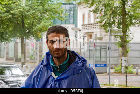 Palästinensische Firas Maraghy führt einen Hungerstreik vor der israelischen Botschaft in Deutschland in Berlin, Deutschland, 27. August 2010. Der 39-j hrige hat einen Monat lang eine Verlängerung seiner israelischen Papiere gefordert. Foto: SOEREN STACHE Stockfoto