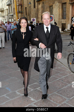 Prinz Carlos und Prinzessin Annemarie de Bourbon de Parme Teilnahme an der Beerdigung von Prinz Carlos Hugo von Bourbon de Parme in der Basilika Santa Maria della Steccata in Parma, Italien, 28. August 2010. Prinz Carlos Hugo starb am 18. August 2010 in Barcelona. Foto: Patrick van Katwijk Stockfoto