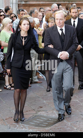 Prinz Carlos und Prinzessin Annemarie de Bourbon de Parme Teilnahme an der Beerdigung von Prinz Carlos Hugo von Bourbon de Parme in der Basilika Santa Maria della Steccata in Parma, Italien, 28. August 2010. Prinz Carlos Hugo starb am 18. August 2010 in Barcelona. Foto: Albert Nieboer Stockfoto