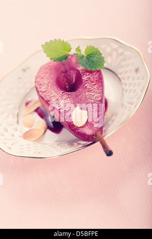 Abschaltung eines Tellers mit Birne Dessert hautnah Stockfoto