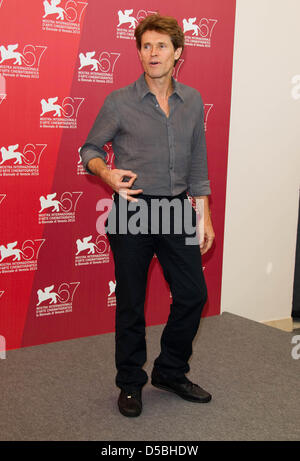 US-Schauspieler Willem Dafoe besucht den Fototermin 'Frau' auf dem 67. jährlichen Venedig Film Festival in Venedig, Italien, 4. September 2010. Das Festival läuft vom 01 bis 11. September 2010. Foto: Hubert Boesl Stockfoto