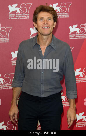 US-Schauspieler Willem Dafoe besucht den Fototermin 'Frau' auf dem 67. jährlichen Venedig Film Festival in Venedig, Italien, 4. September 2010. Das Festival läuft vom 01 bis 11. September 2010. Foto: Hubert Boesl Stockfoto