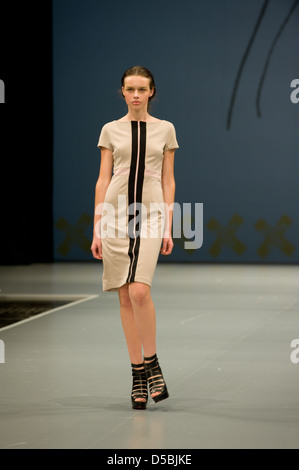 Model bei Cpd-Signaturen Modemesse in Düsseldorf Frühjahr / Sommer 2012 - Aleksandra Kmiecik - Laufsteg, bei Vorgesetzten ausgewählt Stockfoto