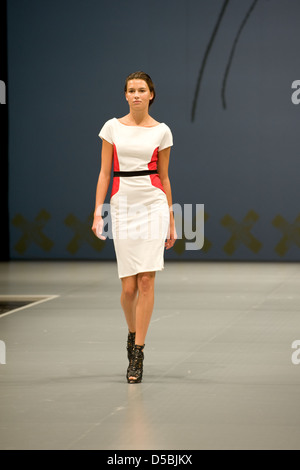 Model bei Cpd-Signaturen Modemesse in Düsseldorf Frühjahr / Sommer 2012 - Aleksandra Kmiecik - Laufsteg, bei Vorgesetzten ausgewählt Stockfoto