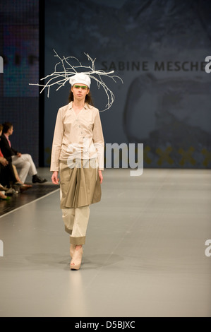 Model bei Cpd-Signaturen Modemesse in Düsseldorf Frühjahr / Sommer 2012 - Sabine Mescher - Laufsteg, auf ausgewählten Vorgesetzten Show Stockfoto